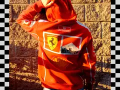 Imagen de CAMPERA FRIZA INVISIBLE MICHAEL SCHUMACHER FERRARI F1 2004 REPLICA RETRO