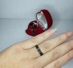 PAR DE ALIANÇA PRETA COM BRILHO 4MM - comprar online