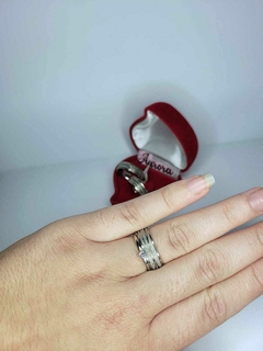 PAR DE ALIANÇA PRATA COM FRISOS EM FORMATO X 6MM - comprar online