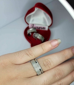 PAR DE ALIANÇA PRATA DIAMANTADA 8MM - comprar online