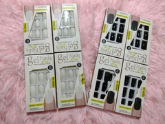 Uñas blanca/negra