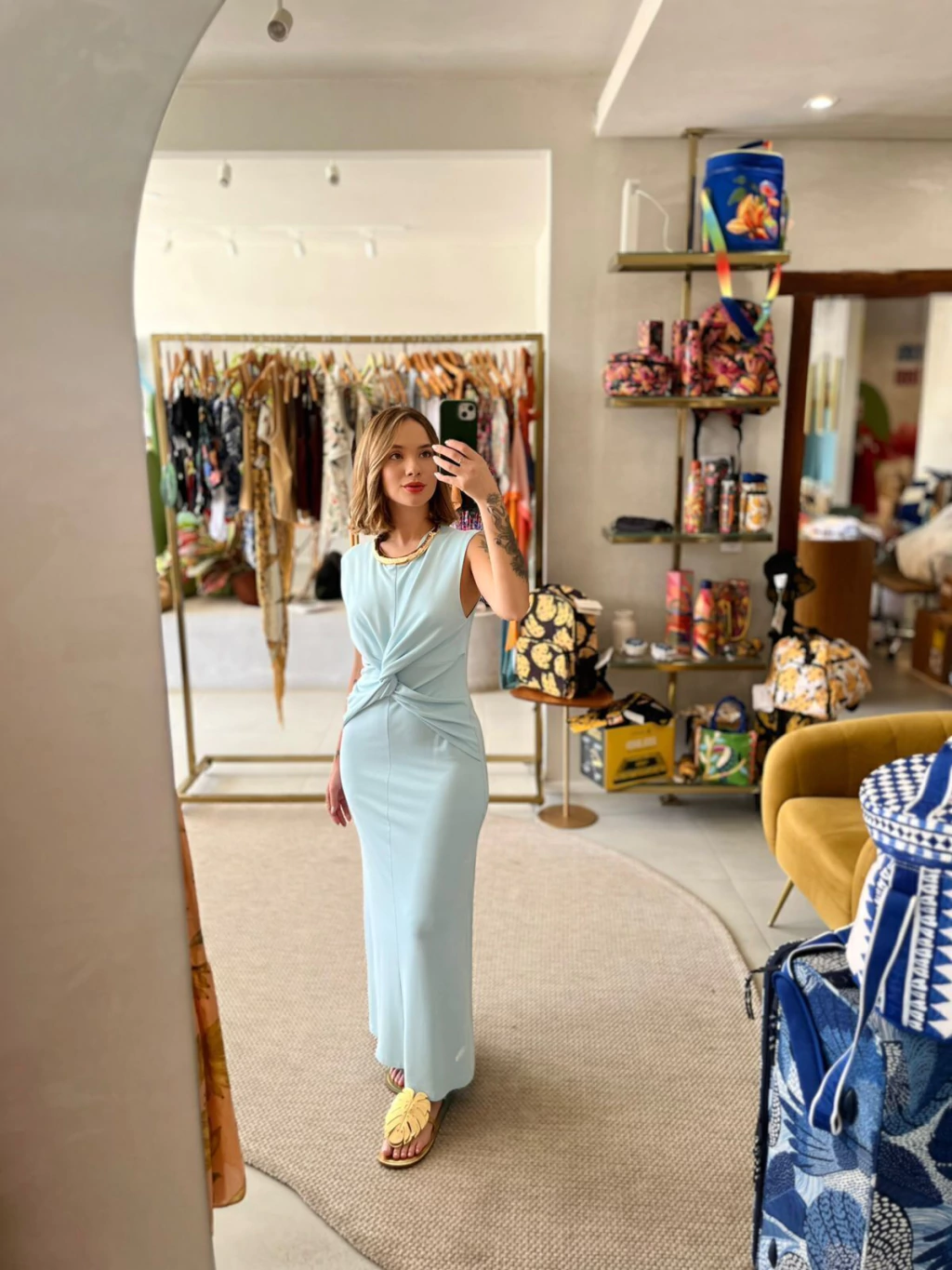 Vestido frente com torção