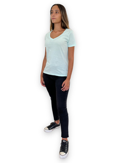 REMERA PIMA SUAVE CUELLO V - comprar online