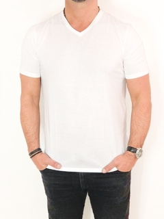 REMERA PIMA CUELLO V