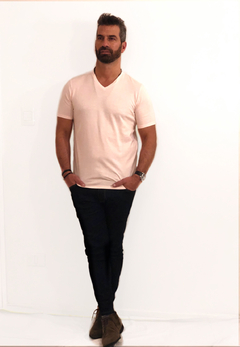 REMERA PIMA CUELLO V - comprar online