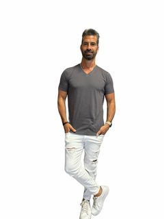 REMERA PIMA PREMIUM CUELLO V - AB