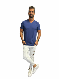 REMERA PIMA PREMIUM CUELLO V