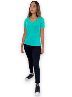 REMERA PIMA SUAVE CUELLO V
