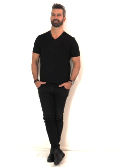 REMERA PIMA PREMIUM CUELLO V en internet