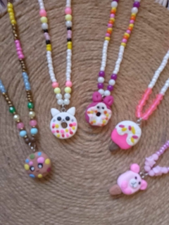 COLLAR DIJE PORCELANA INFANTILES POR UNIDAD - comprar online
