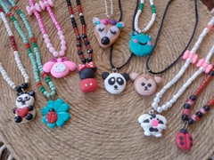COLLAR DIJE PORCELANA INFANTILES POR UNIDAD - MARUKA