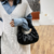 Bolsa Feminina Pregueada Mini Minimalista com Alça Superior na internet