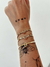 Pulseira de fita com inicial na internet