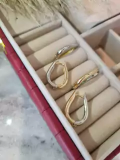 Brinco Argola Com Dois Banhos Ouro 18k e Ródio Branco - comprar online
