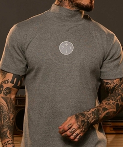Camiseta High Collar Grey - comprar online