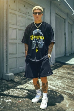 Camiseta Oversized Tupac na internet