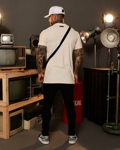 Camiseta Long Metal Basic na internet