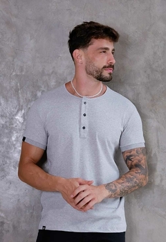 Camiseta Slim Botões