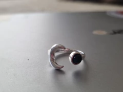 Anillo regulable luna y piedra en internet
