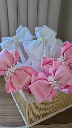 Tiara luxo edição FESTAS 2025 furta cor bordada pérola