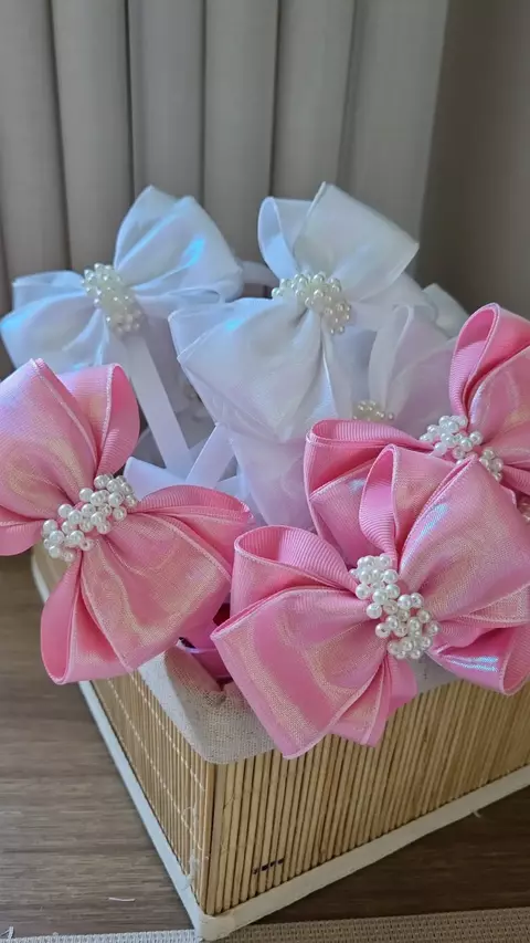 Tiara luxo edição FESTAS 2025 furta cor bordada pérola