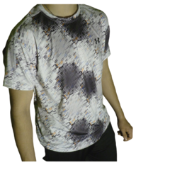 Remera con diseño estampada UndArm en internet