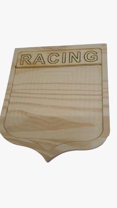 Tabla de picar ranurada con escudo de futbol 20x22cm de madera de pino
