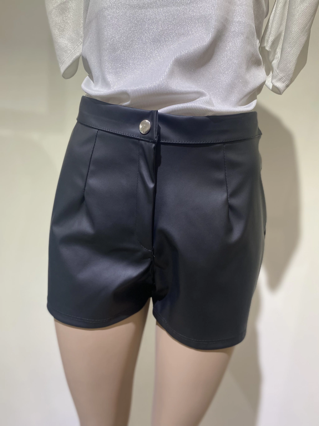 Short engomado pinzas