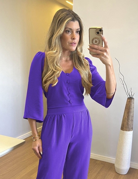 Conjunto Creponado com Detalhes em Pesponto