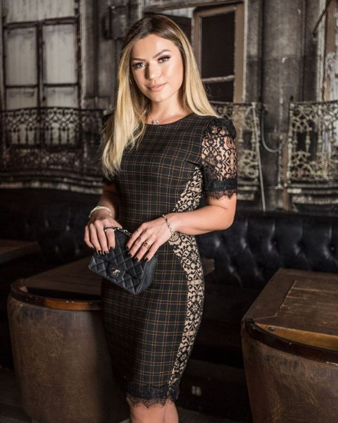 Vestido Xadrez com Detalhes em Renda e Guipir