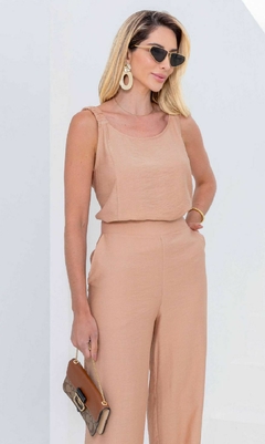 Conjunto de Blusa de Alça e Calça Reta na internet
