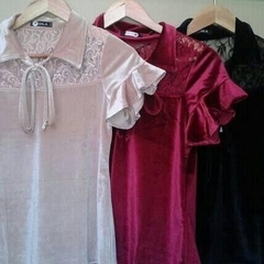 Blusa em Veludo com Gola