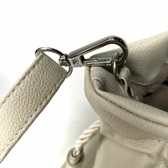 Bolsa saco na cor gelo - Volpi Design