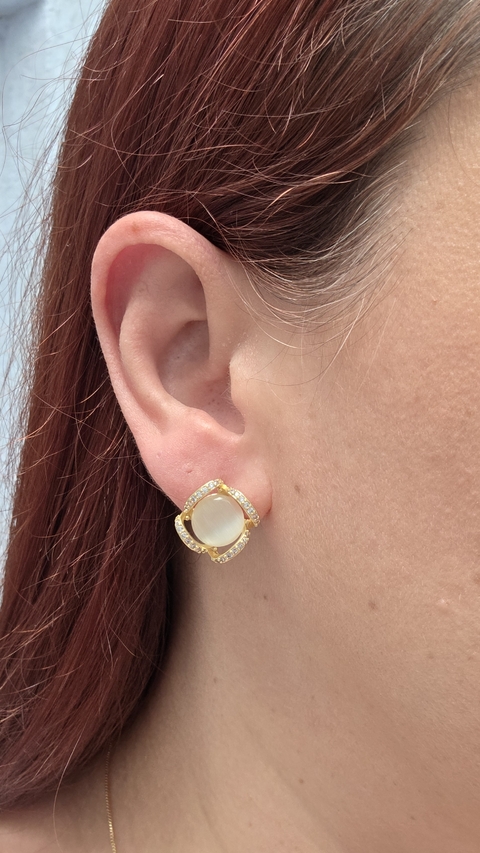 Brinco quadrado olho de gato