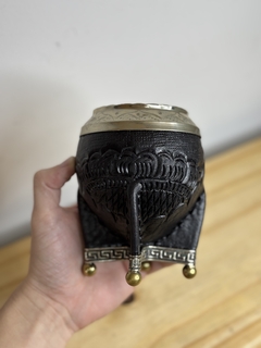 MATE TORPEDO CINCELADO CUERO CROCO C/BASE Y BOLITAS en internet