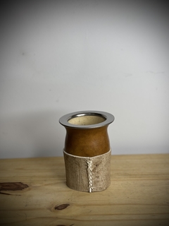 MATE CRIOLLO C/VIROLA DE ACERO LISO Y BASE DE CUERO CRUDO