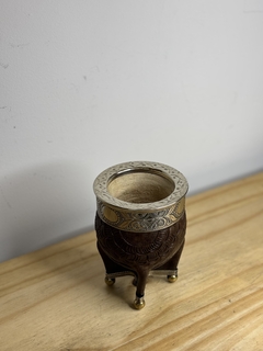 MATE IMPERIAL ALPACA CINCELADA C/BASE Y BOLITAS CUERO LABRADO