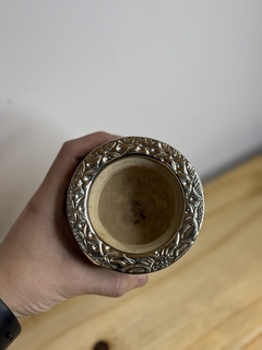 MATE IMPERIAL ALPACA CINCELADA C/BASE Y BOLITAS CUERO LABRADO - tienda online