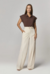 Calça Alfaiataria com Detalhe em Botão Laço - comprar online