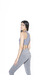 Top Deportivo Gris de microfibra transpirable para mujer. Foto de lateral
