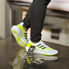 TÊNIS ADIDAS ULTRABOOST FEM/MASC na internet
