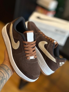 TÊNIS AIR FORCE 1 CAMURÇA na internet