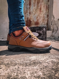 BOTA OAKLEY COURO LEGITIMO