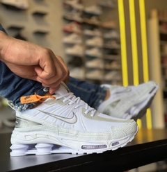 TÊNIS NIKE SHOX 4 MOLAS na internet