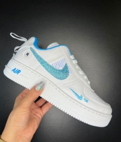 TÊNIS NIKE AIR FORCE GLITTER BLUE na internet
