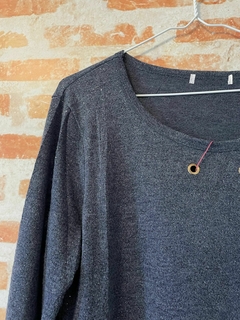 Blusa azul brilho G na internet