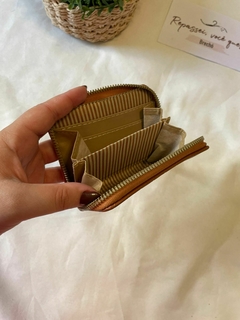 Carteira marrom na internet