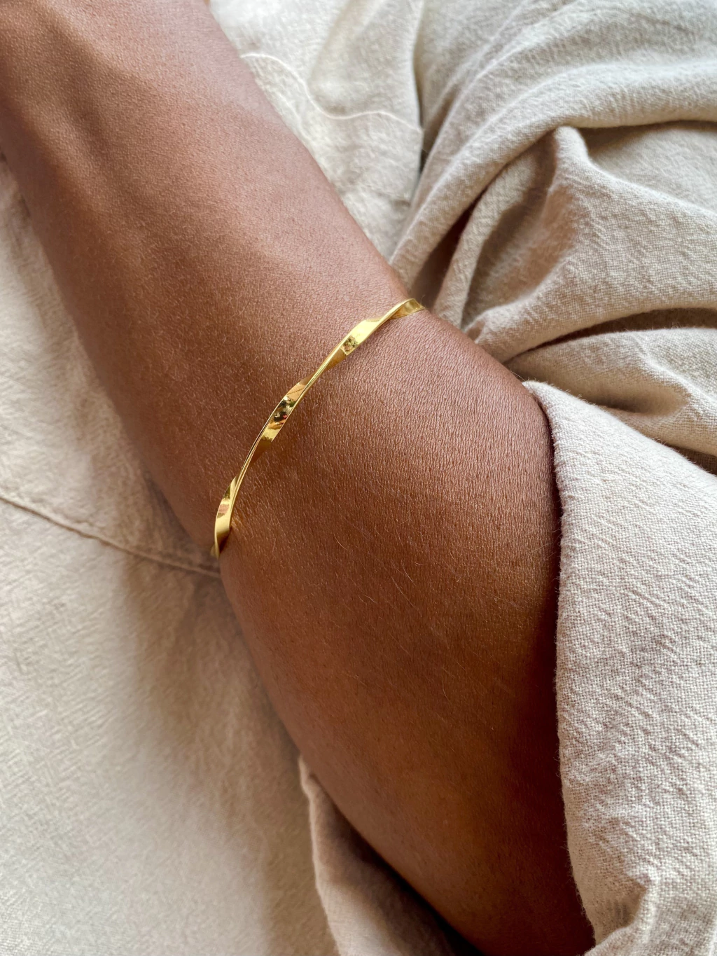 Bracelete abstrato