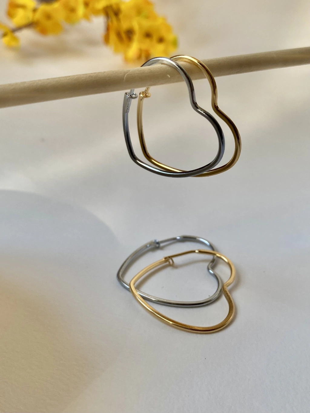 Argola formato coração fechado