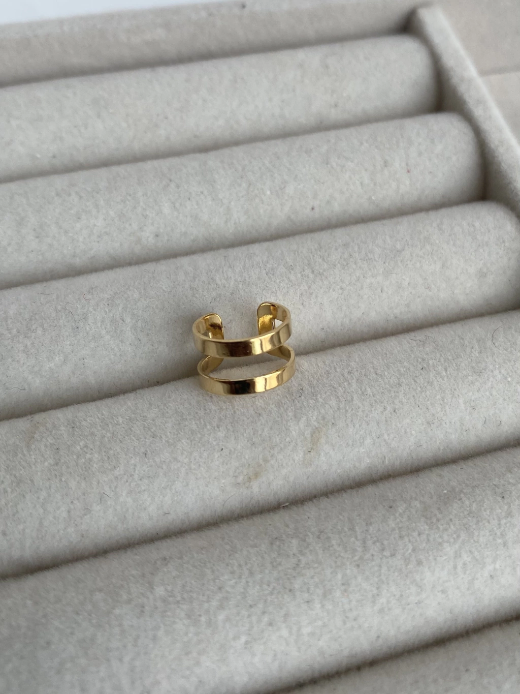 Piercing fake quadrado vazado